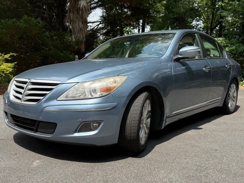 Used 2011 Hyundai Genesis 4.6 RWD image 2