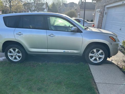 Used 2014 Toyota RAV4 EV FWD image 11