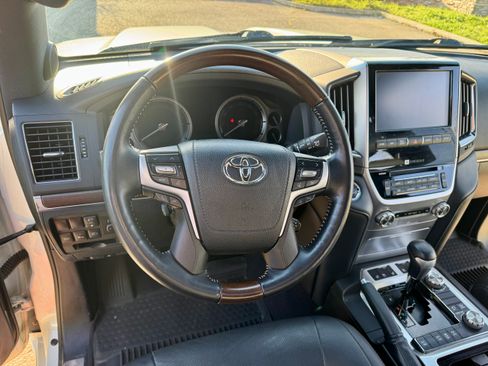 Used 2020 Toyota Land Cruiser Heritage Edition image 13