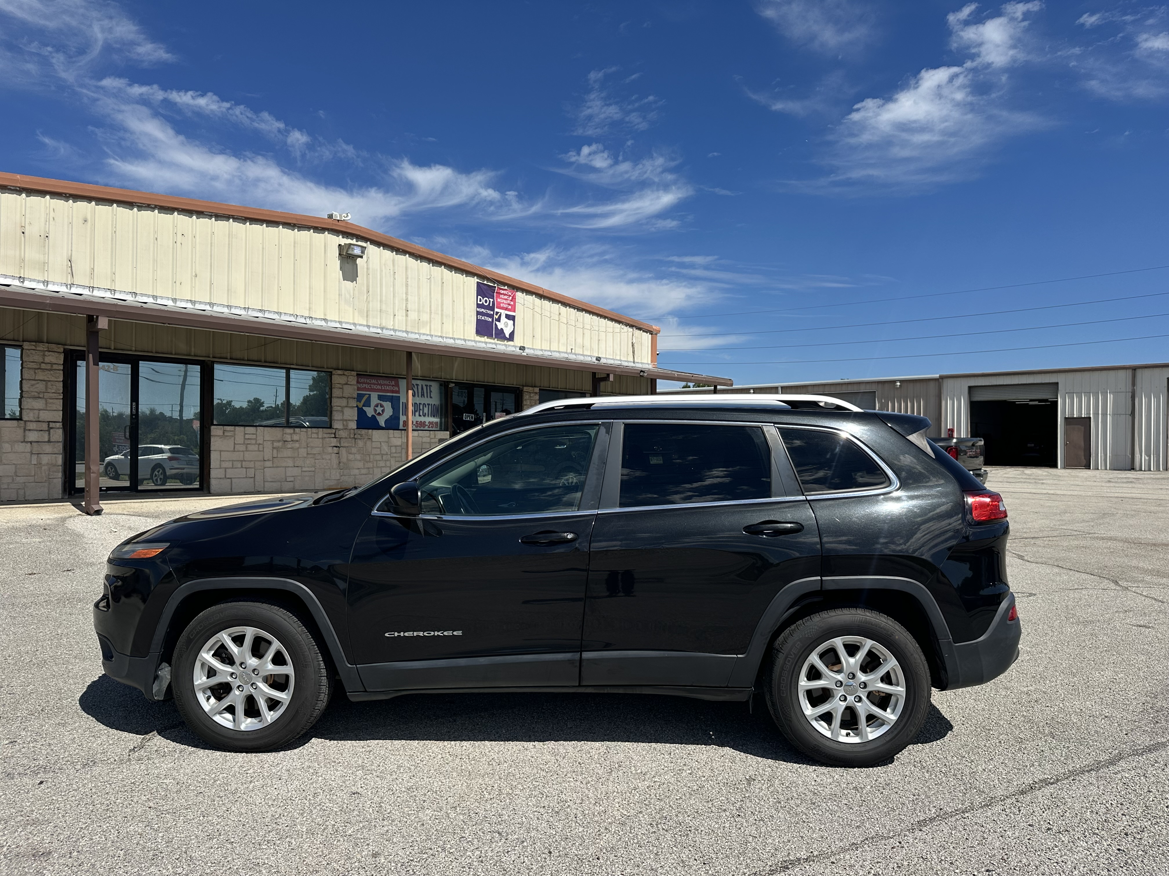 Used 2016 Jeep Cherokee Latitude FWD image 4