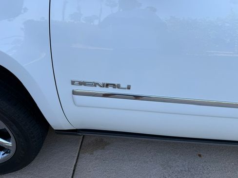 Used 2009 GMC Yukon Denali AWD/4WD image 9