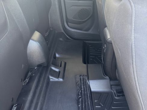 Used 2022 Chevrolet Colorado LT w/ Fleet Safety Package RWD image 12