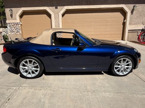 Used 2011 MAZDA MX-5 Miata Grand Touring w/ Premium Pkg RWD image 1
