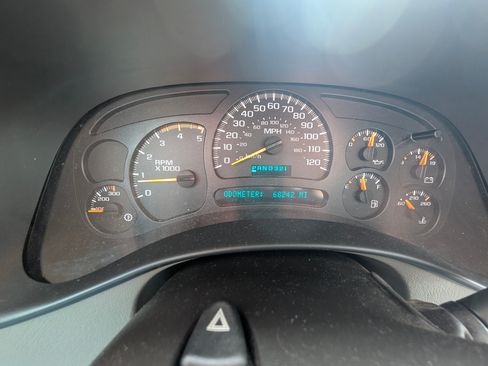 Used 2004 GMC Sierra 3500 SLT w/ Heavy-Duty Power Package image 16