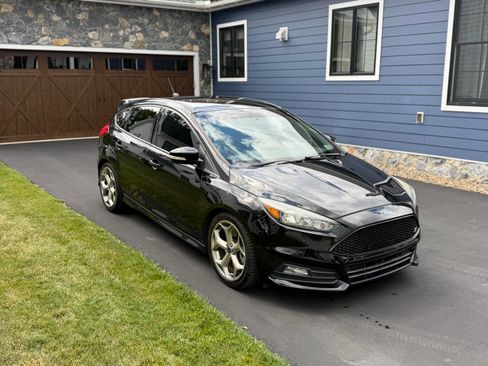 Used 2016 Ford Focus ST FWD image 2