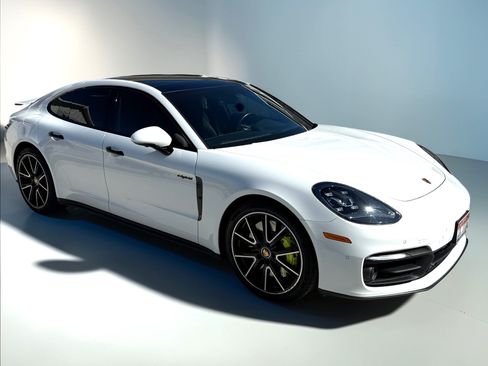 Used 2022 Porsche Panamera 4S image 1