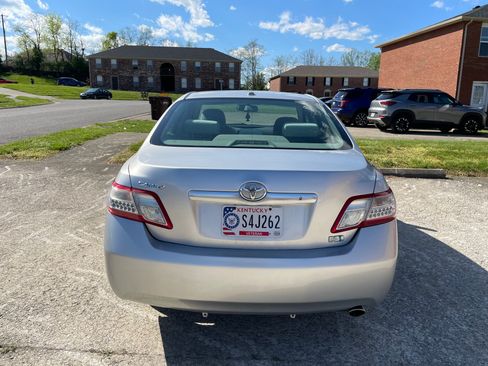 Used 2011 Toyota Camry Hybrid w/ Upgrade Pkg image 2