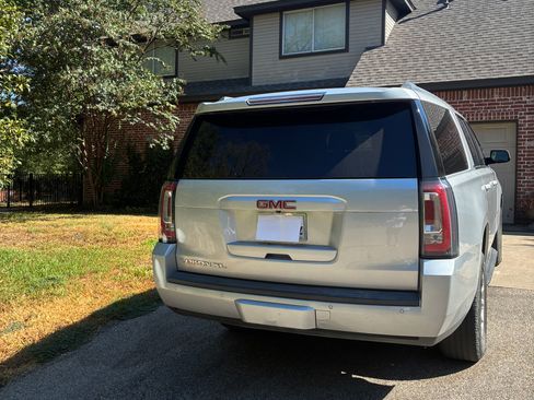 Used 2019 GMC Yukon XL SLT w/ Open Road Package AWD/4WD image 4