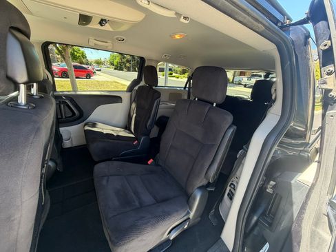 Used 2014 Dodge Grand Caravan SXT w/ Rear Park Assist Package FWD image 16
