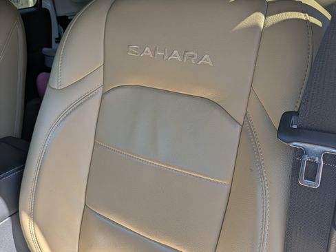 Used 2018 Jeep Wrangler Unlimited Sahara image 13