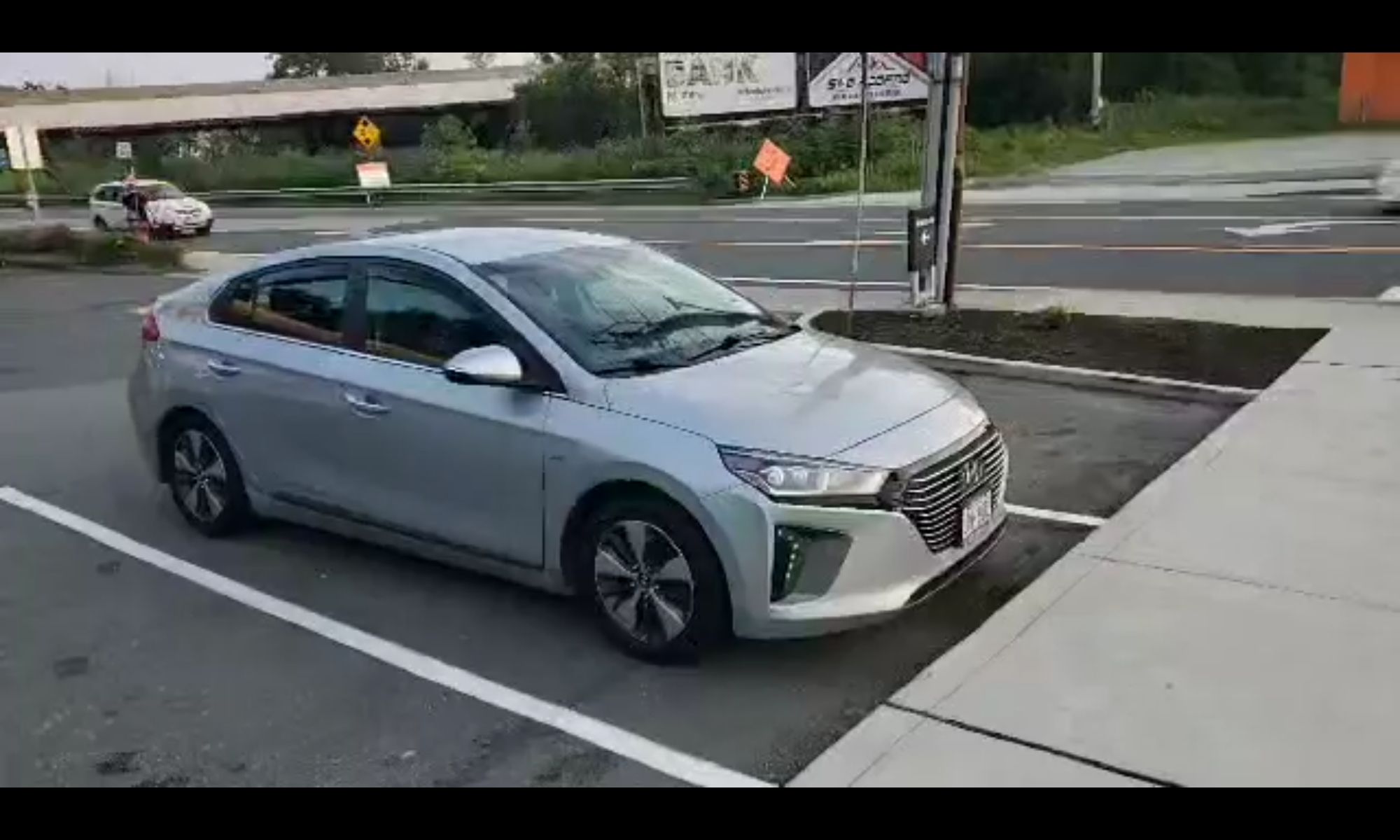 Used 2019 Hyundai Ioniq Limited FWD image 10