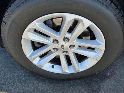 Used 2014 Ford Explorer XLT w/ Equipment Group 202A FWD image 21