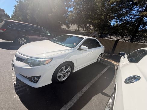 Used 2013 Toyota Camry SE FWD image 5