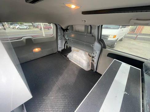Used 2015 RAM C/V Tradesman image 12