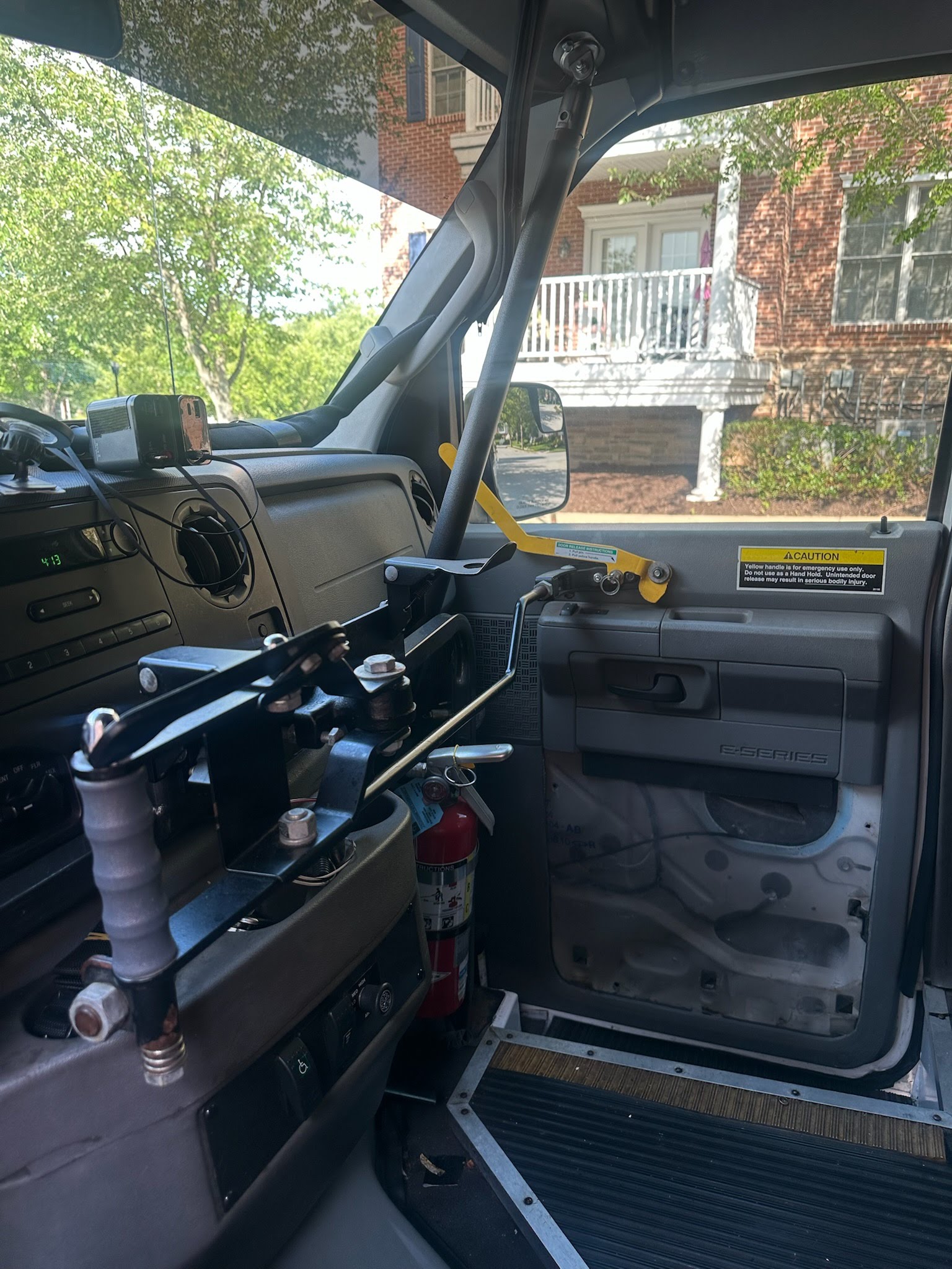 Used 2010 Ford E-350 and Econoline 350 Extended Super Duty RWD image 30