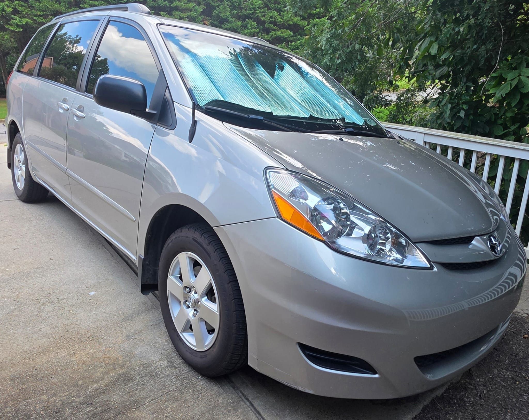 Used 2008 Toyota Sienna LE FWD image 1