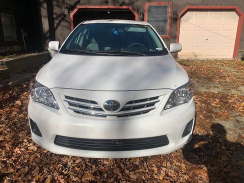 Used 2013 Toyota Corolla LE FWD image 4