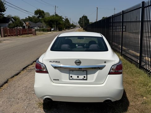 Used 2015 Nissan Altima 2.5 S w/ Power Driver Seat Package FWD image 5