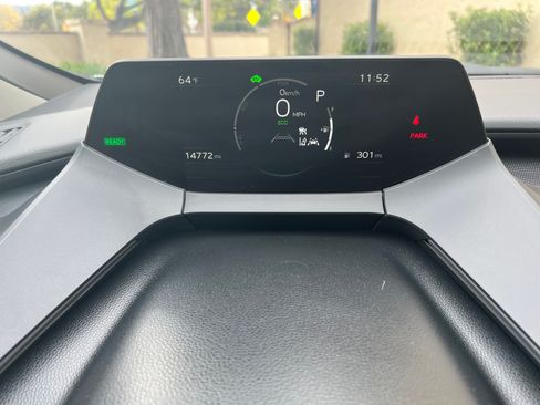 Used 2025 Toyota Prius XLE image 13