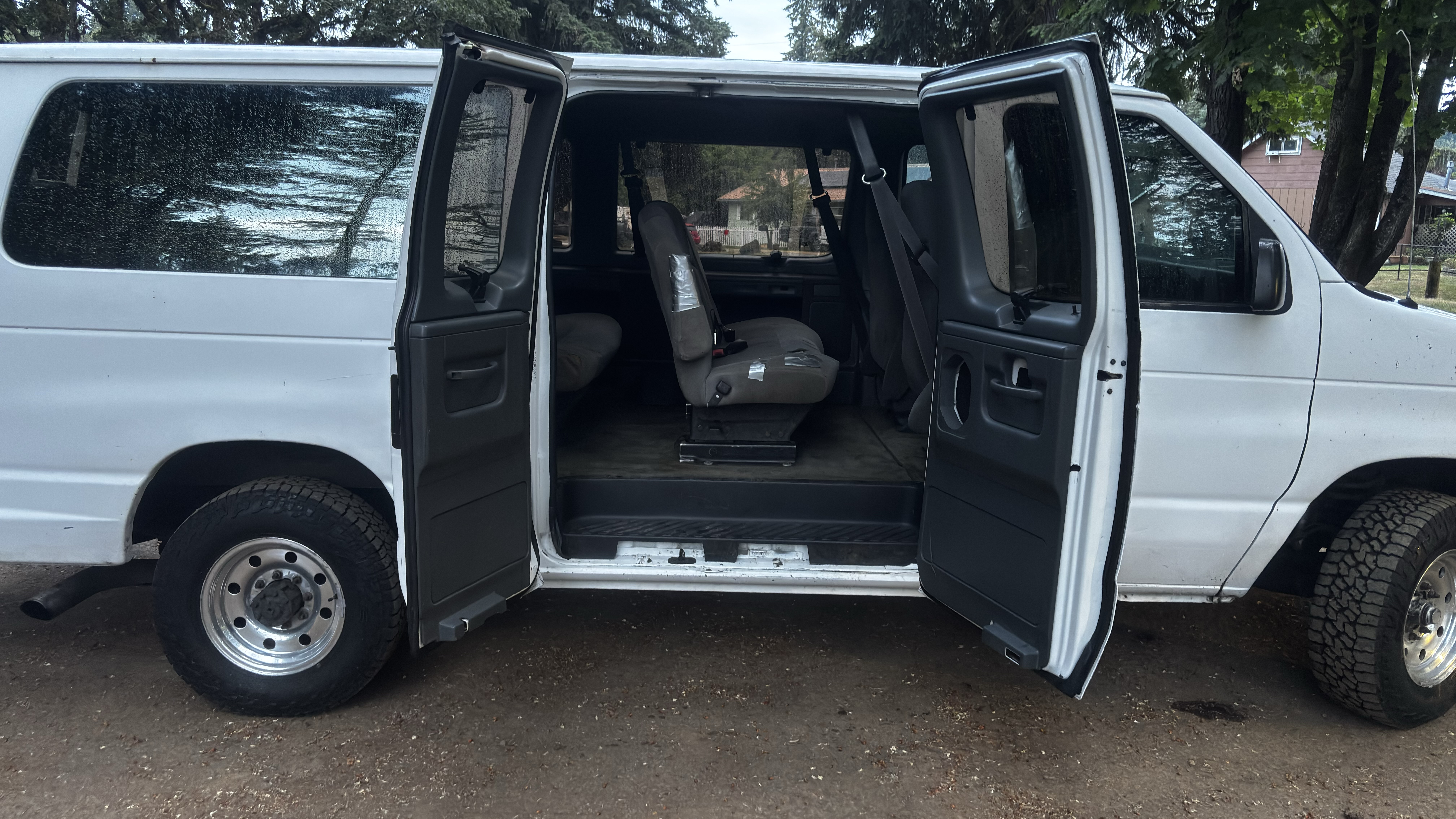 Used 1995 Ford E-350 and Econoline 350 Club Wagon RWD image 13
