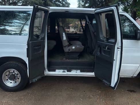Used 1995 Ford E-350 and Econoline 350 Club Wagon RWD image 13