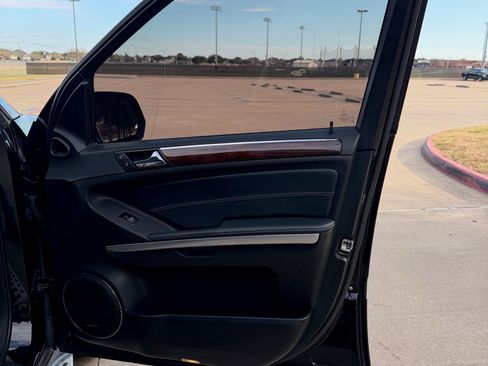 Used 2010 Mercedes-Benz GL 550 4MATIC image 20