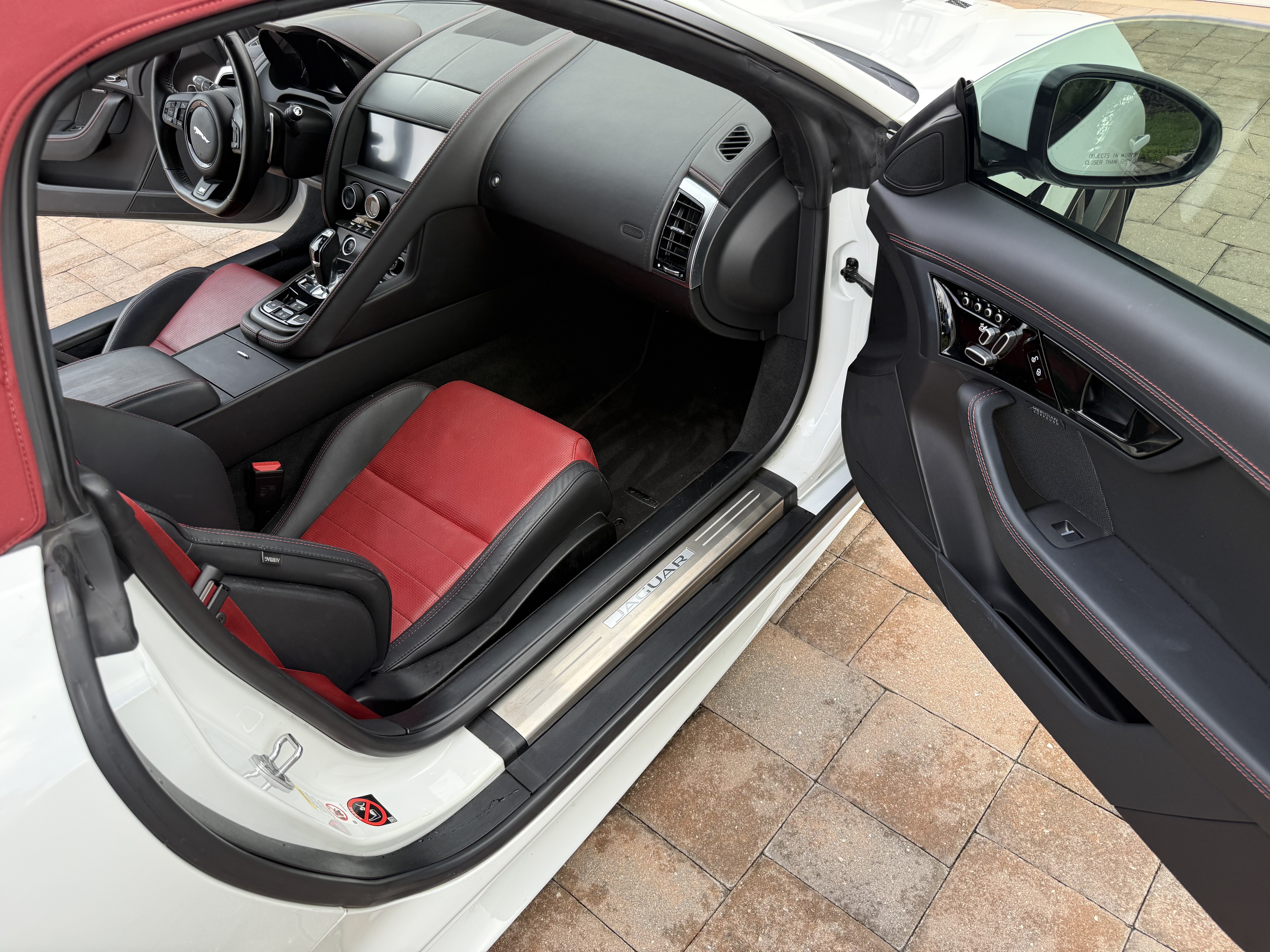 Used 2019 Jaguar F-TYPE R AWD/4WD image 14