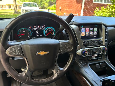 Used 2017 Chevrolet Suburban LT w/ Luxury Package RWD image 14