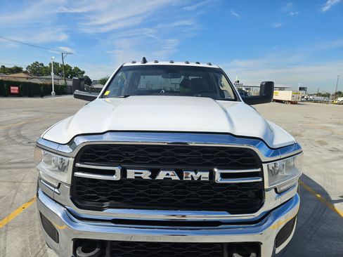 Used 2020 RAM 5500 Tradesman w/ Chrome Appearance Group image 2