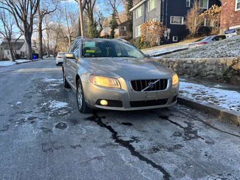 Used 2008 Volvo V70 image 6