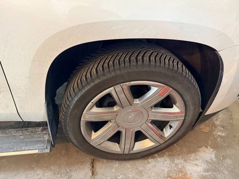 Used 2019 Cadillac Escalade ESV Luxury image 4