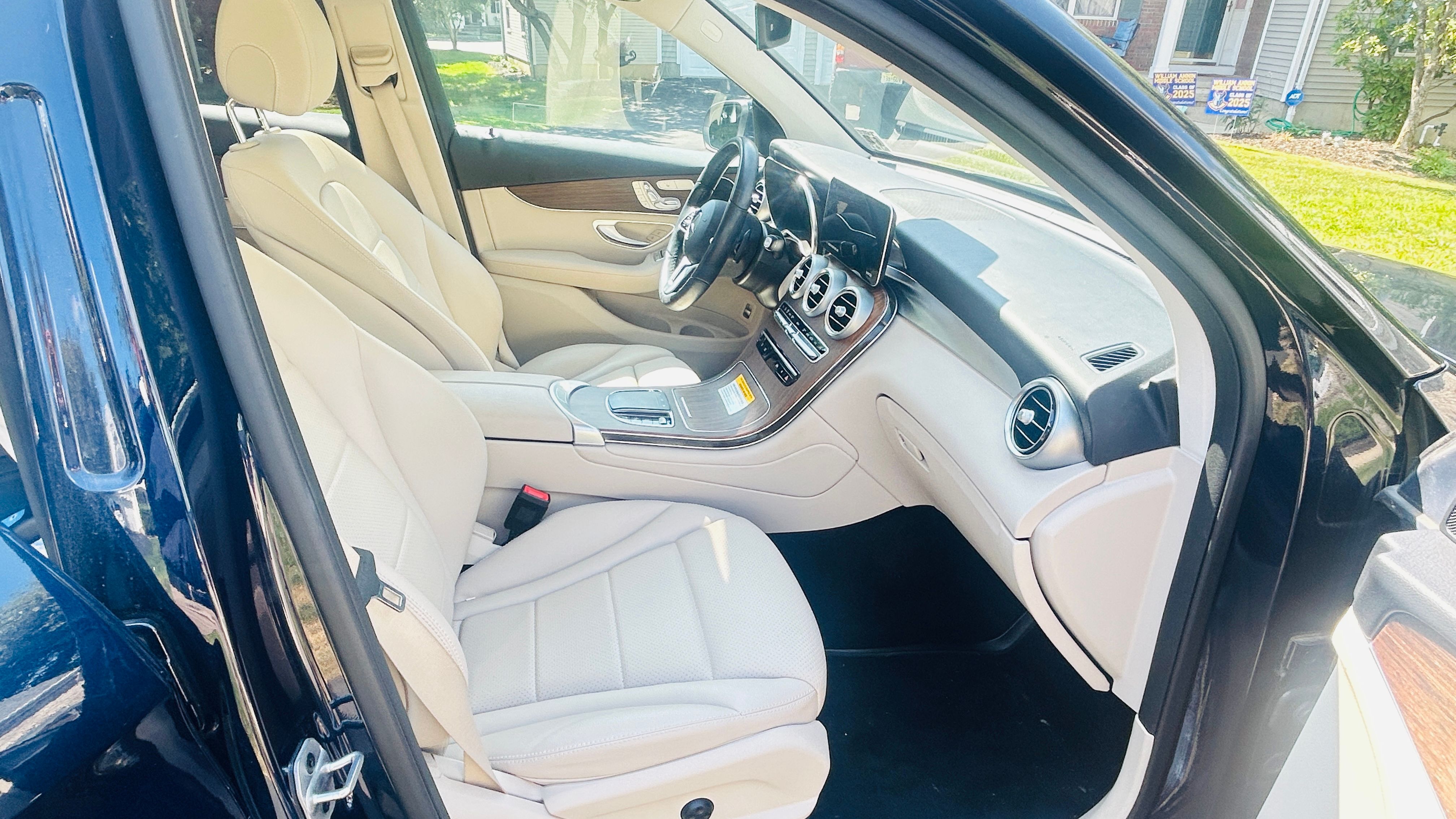 Used 2022 Mercedes-Benz GLC 300 4MATIC image 10