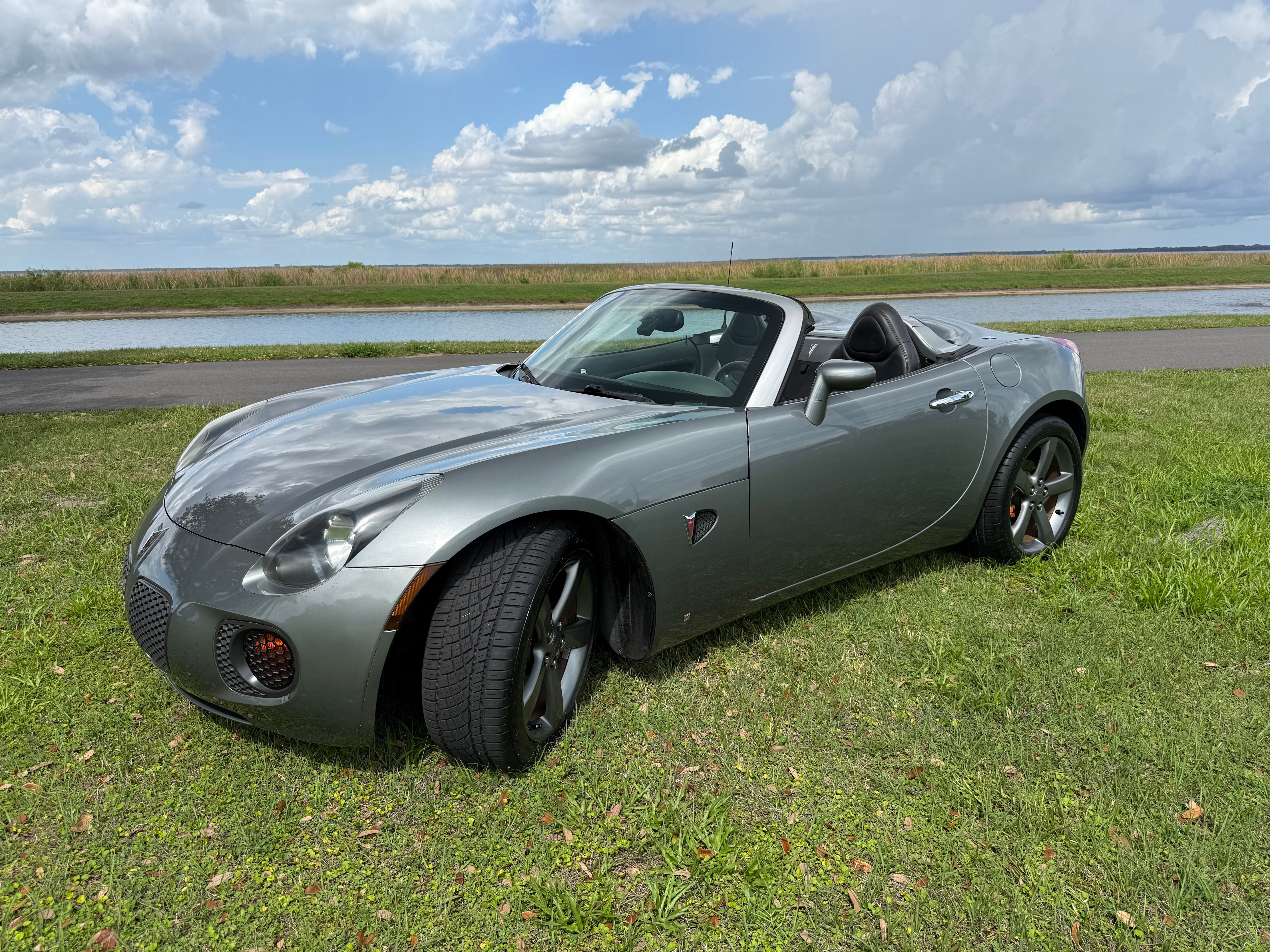Used 2007 Pontiac Solstice GXP w/ Premium Package RWD image 1