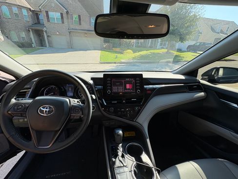 Used 2023 Toyota Camry SE w/ Convenience Package FWD image 2