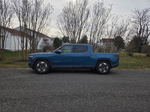 Used 2022 Rivian R1T Adventure image 2