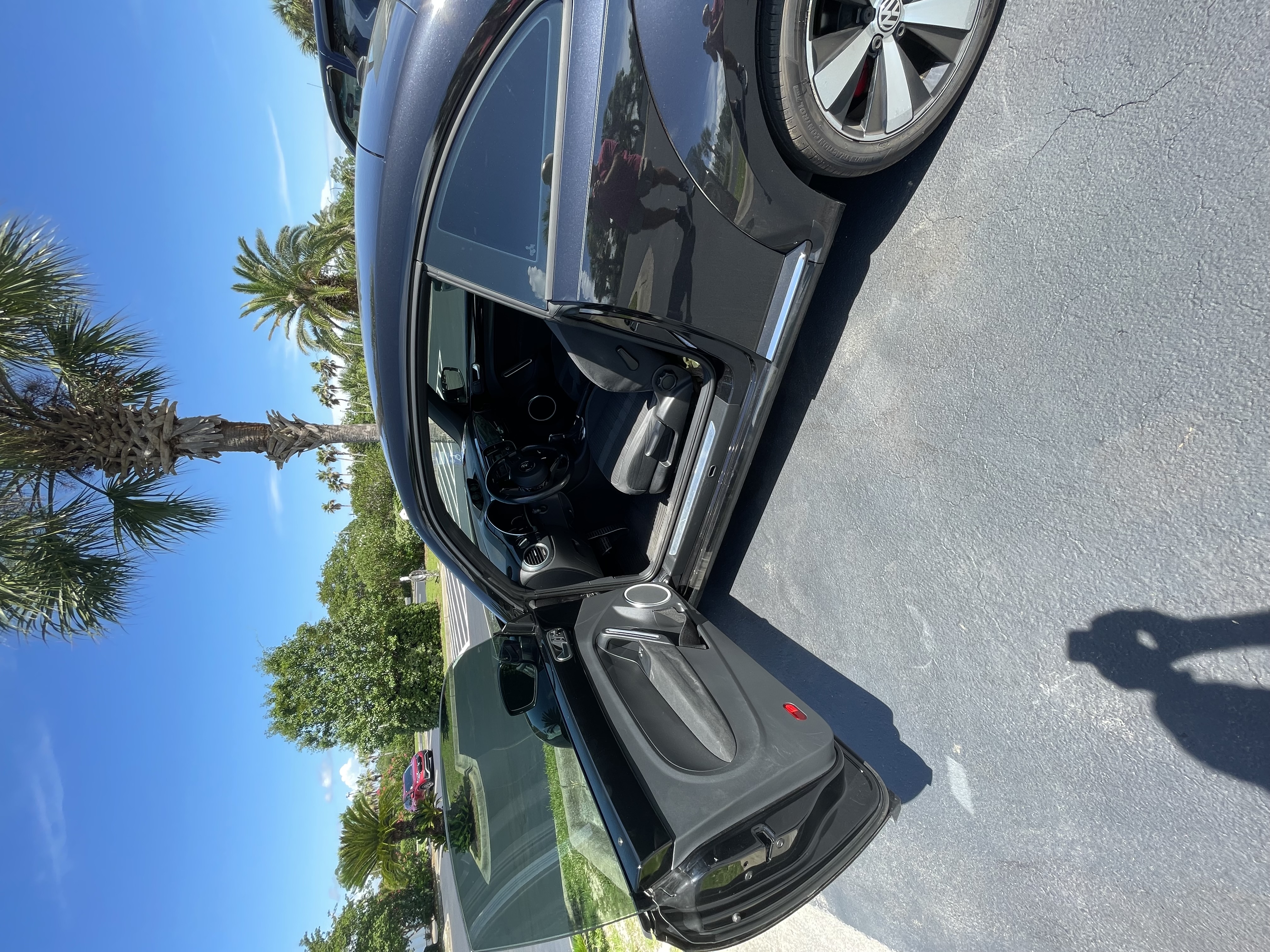 Used 2013 Volkswagen Beetle 2.0T FWD image 4