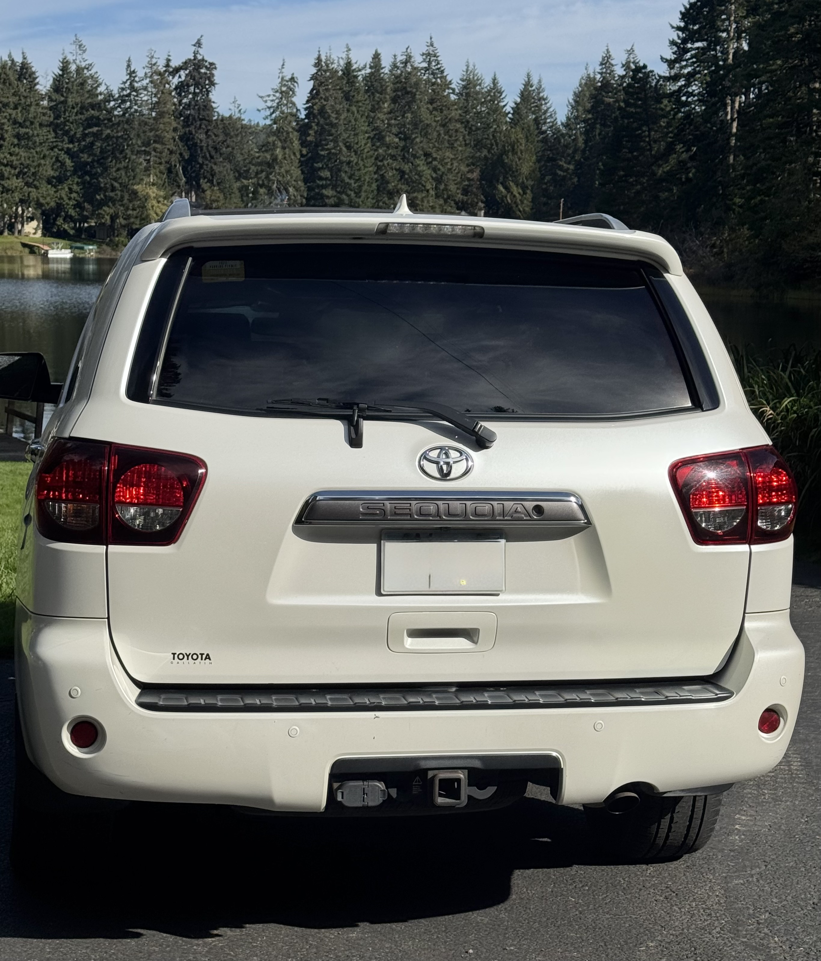 Used 2018 Toyota Sequoia Platinum AWD/4WD image 1