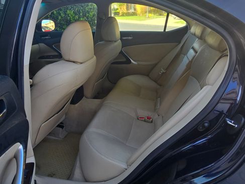 Used 2007 Lexus IS 250 w/ Premium Pkg RWD image 19