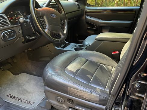 Used 2005 Ford Explorer Limited image 12
