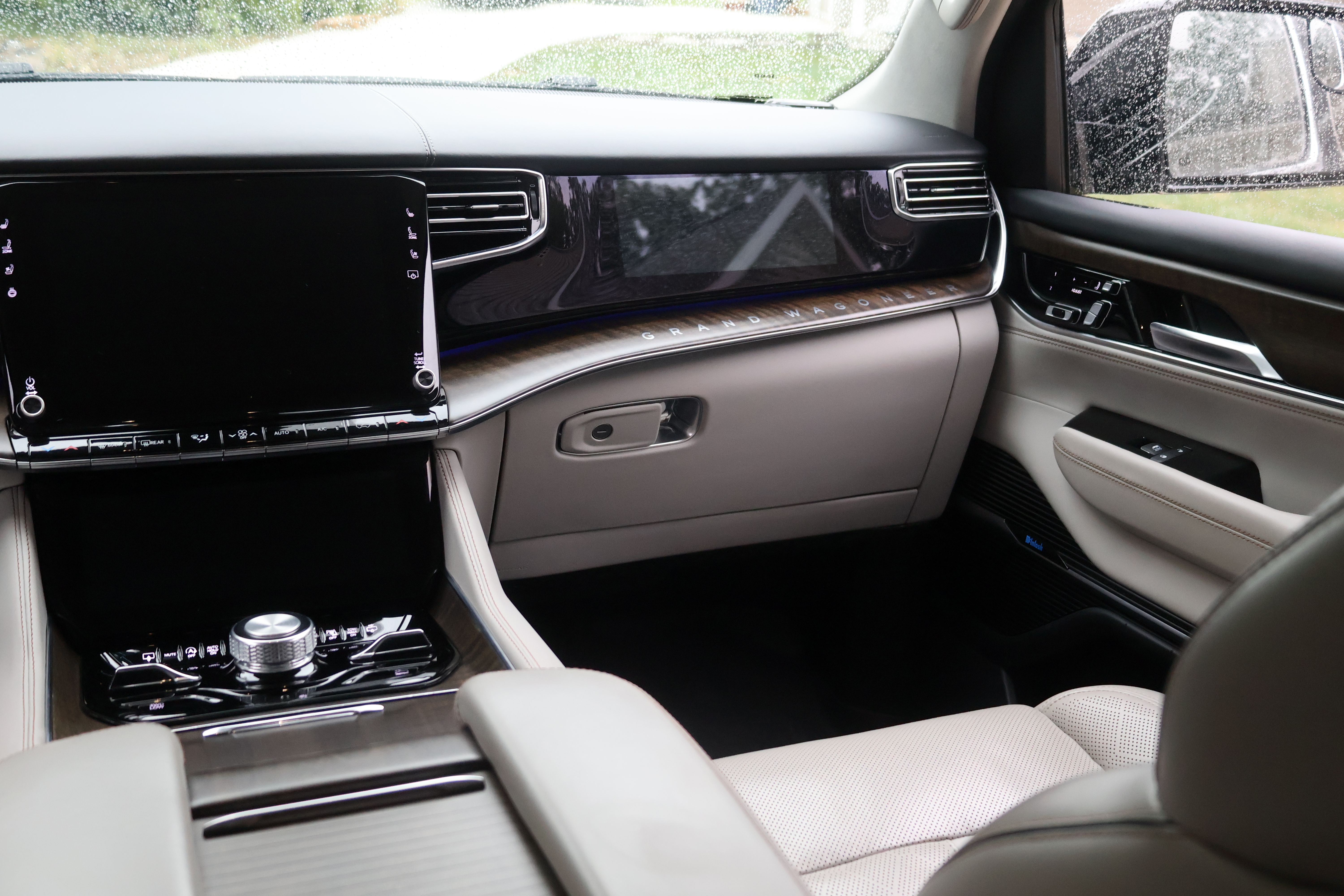 Used 2023 Jeep Grand Wagoneer L Series II w/ Premium Group II AWD/4WD image 5