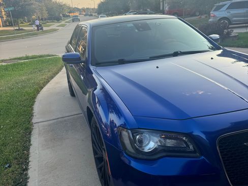 Used 2020 Chrysler 300 S w/ 300S Premium Group image 11