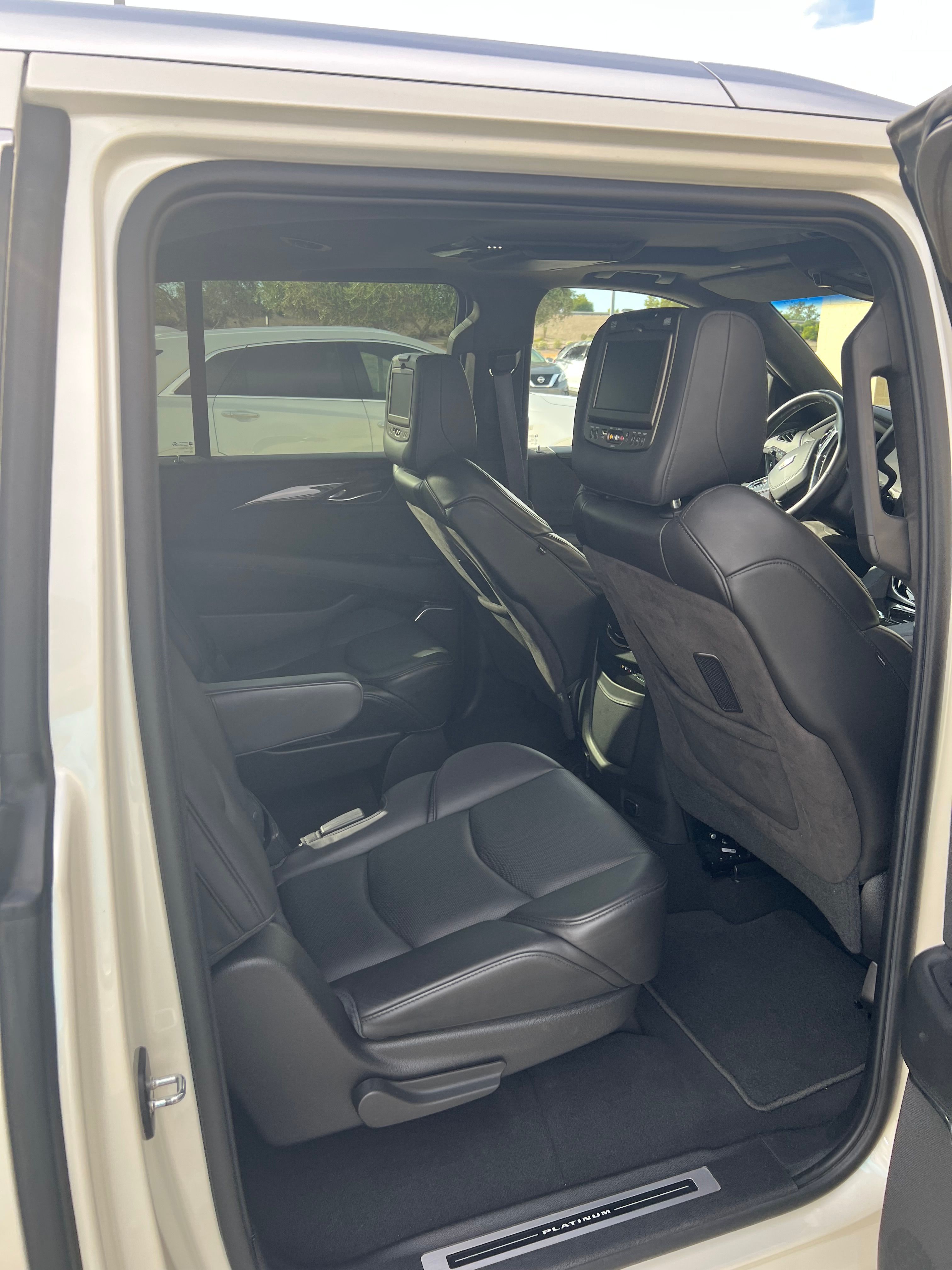Used 2015 Cadillac Escalade ESV Platinum RWD image 11