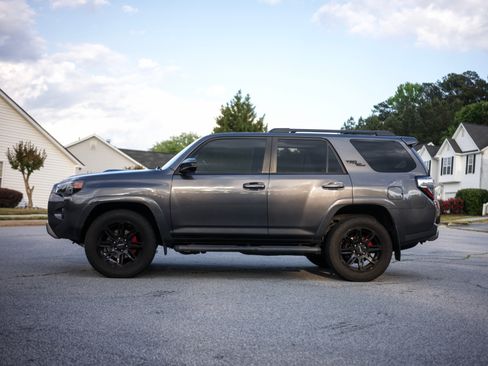 Used 2021 Toyota 4Runner TRD Off-Road AWD/4WD image 5