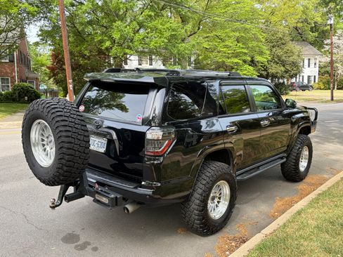 Used 2011 Toyota 4Runner SR5 image 10