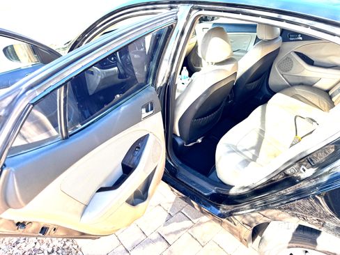 Used 2011 Kia Optima EX w/ Premium Pkg image 4