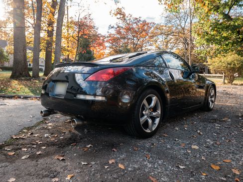 Used 2005 Nissan 350Z 35th Anniversary Edition w/ (N93) Cargo Convenience Pkg image 4