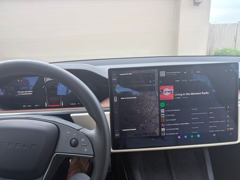 Used 2023 Tesla Model S Standard Range image 11