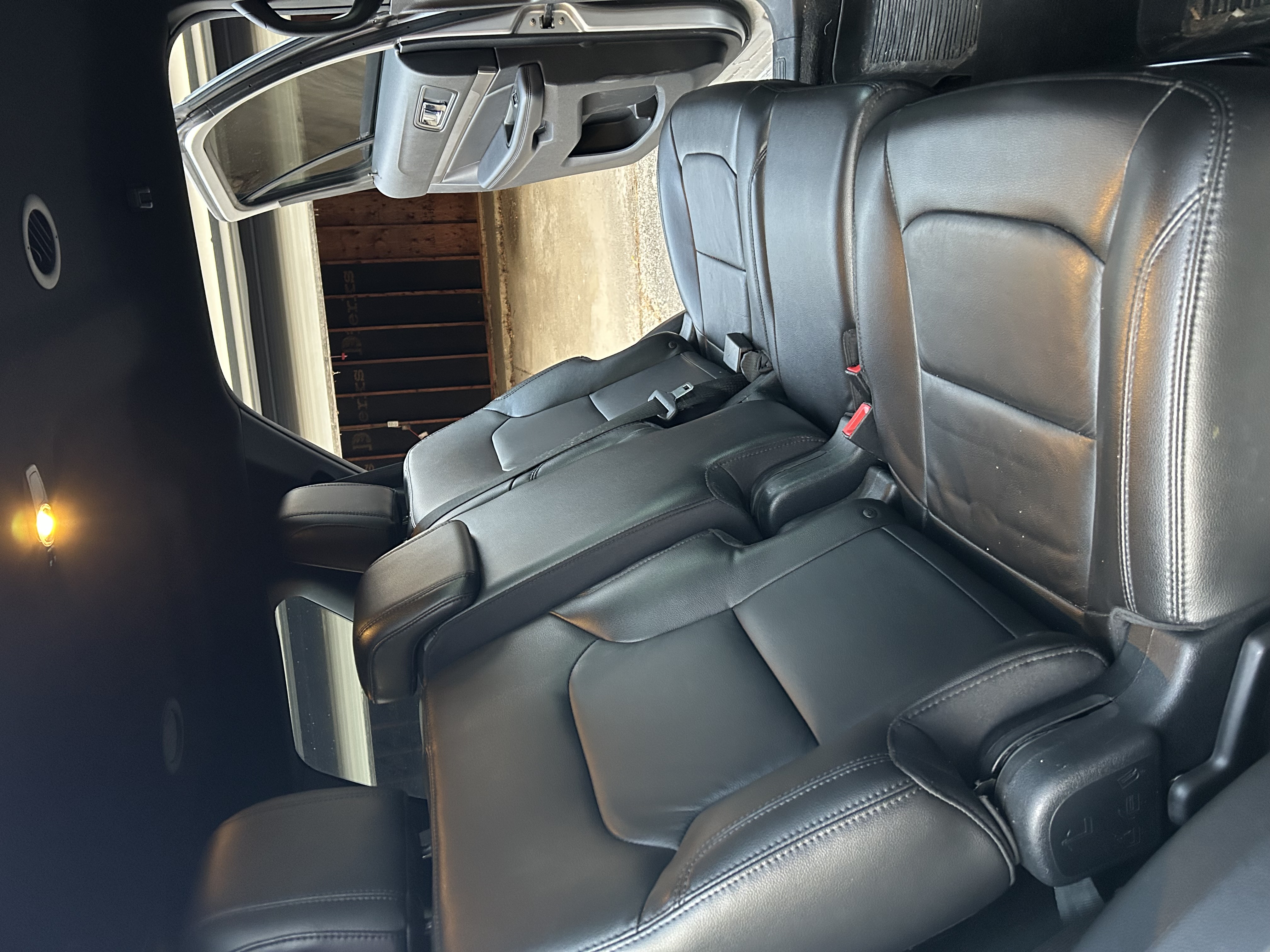 Used 2018 Ford Explorer XLT w/ Equipment Group 202A AWD/4WD image 13