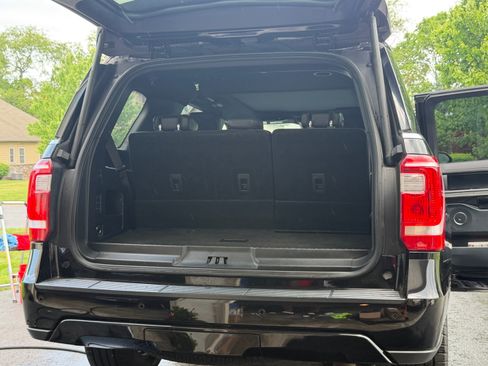 Used 2020 Ford Expedition XLT w/ Equipment Group 202A AWD/4WD image 8