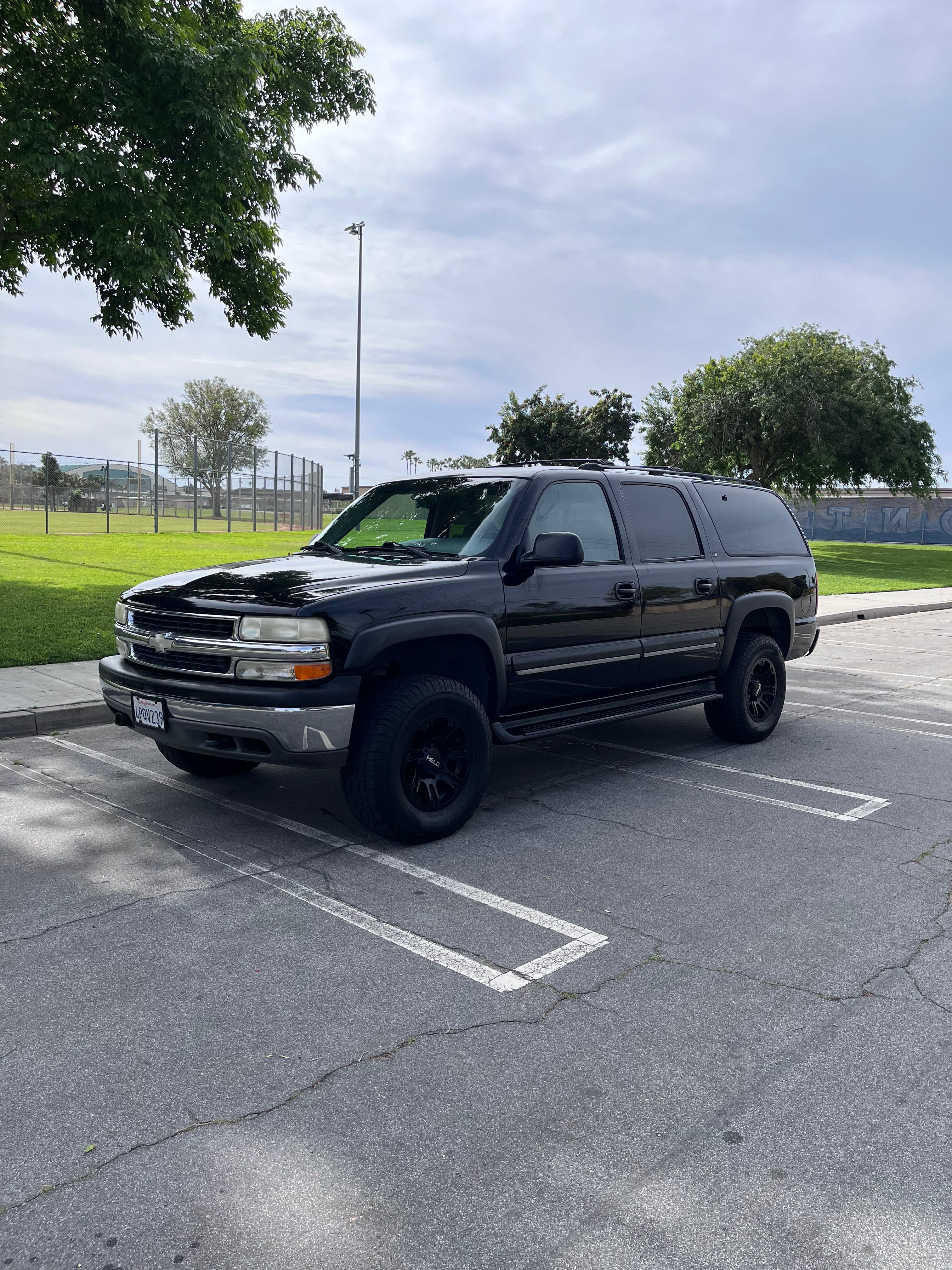 Used 2001 Chevrolet Suburban 2500 LS w/ LS Preferred Equipment Group RWD image 4